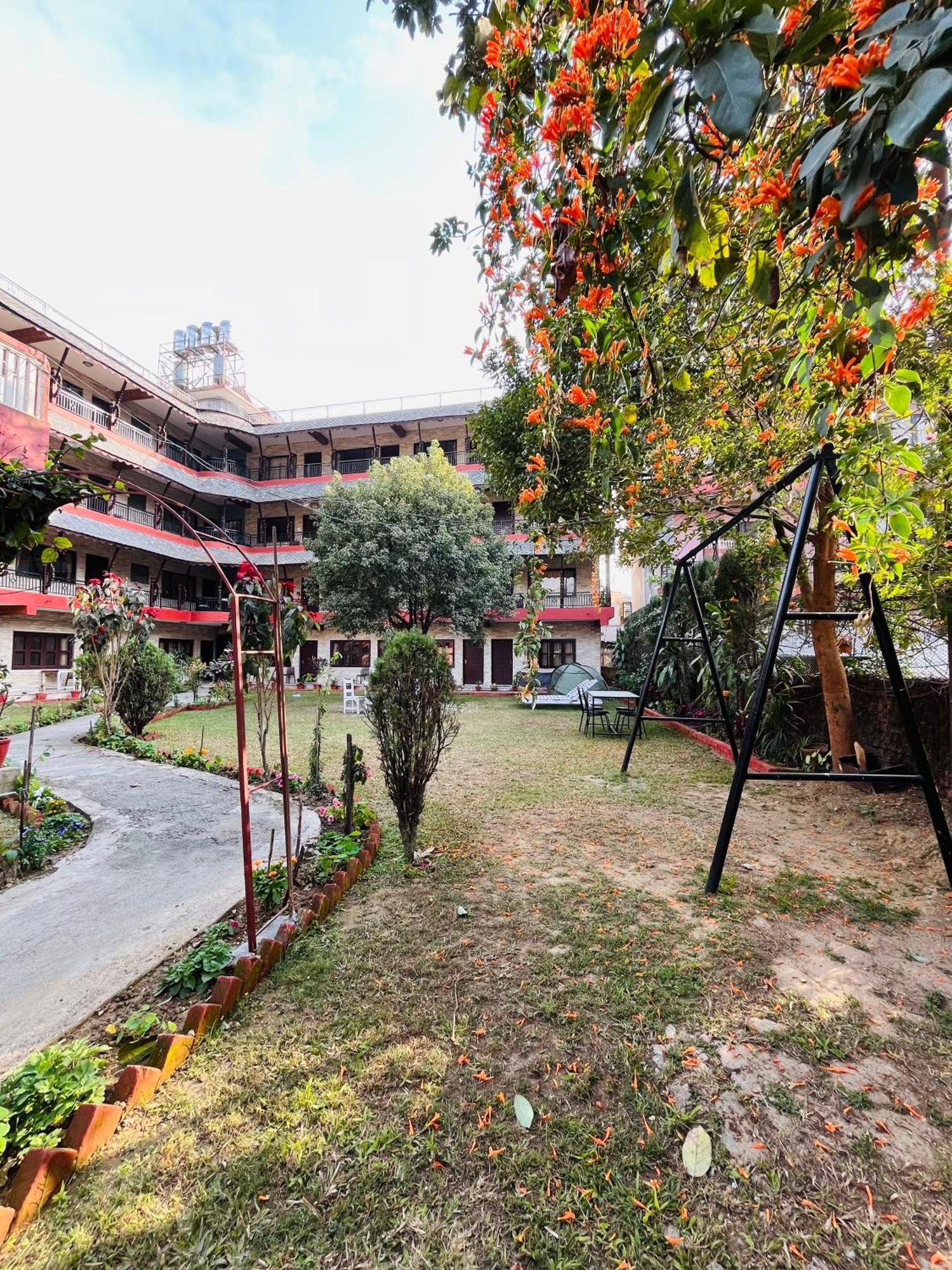 Butterfly Lodge Pokhara Exterior foto